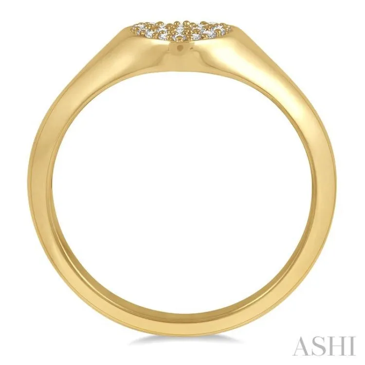 1/10 Ctw Heart Signet Round Cut Diamond Stackable Ring in 10K Yellow Gold