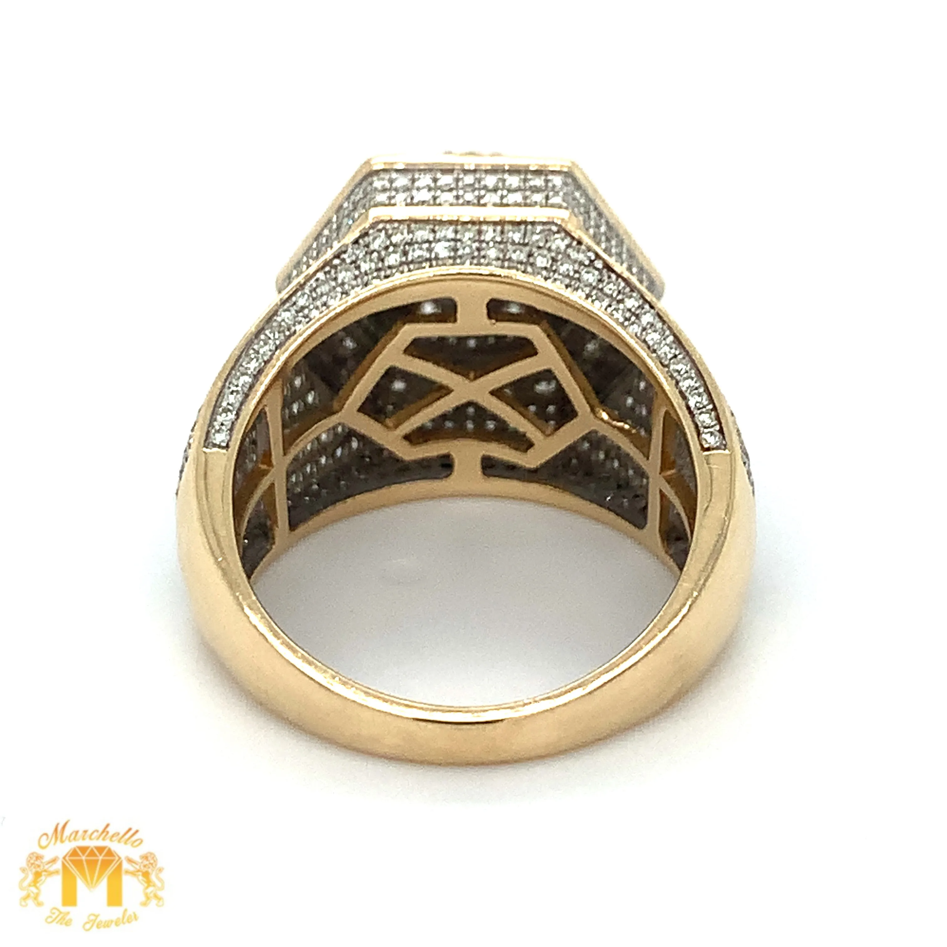 14k Gold Coctail Men`s Diamond Ring with Flower on top Circle shape