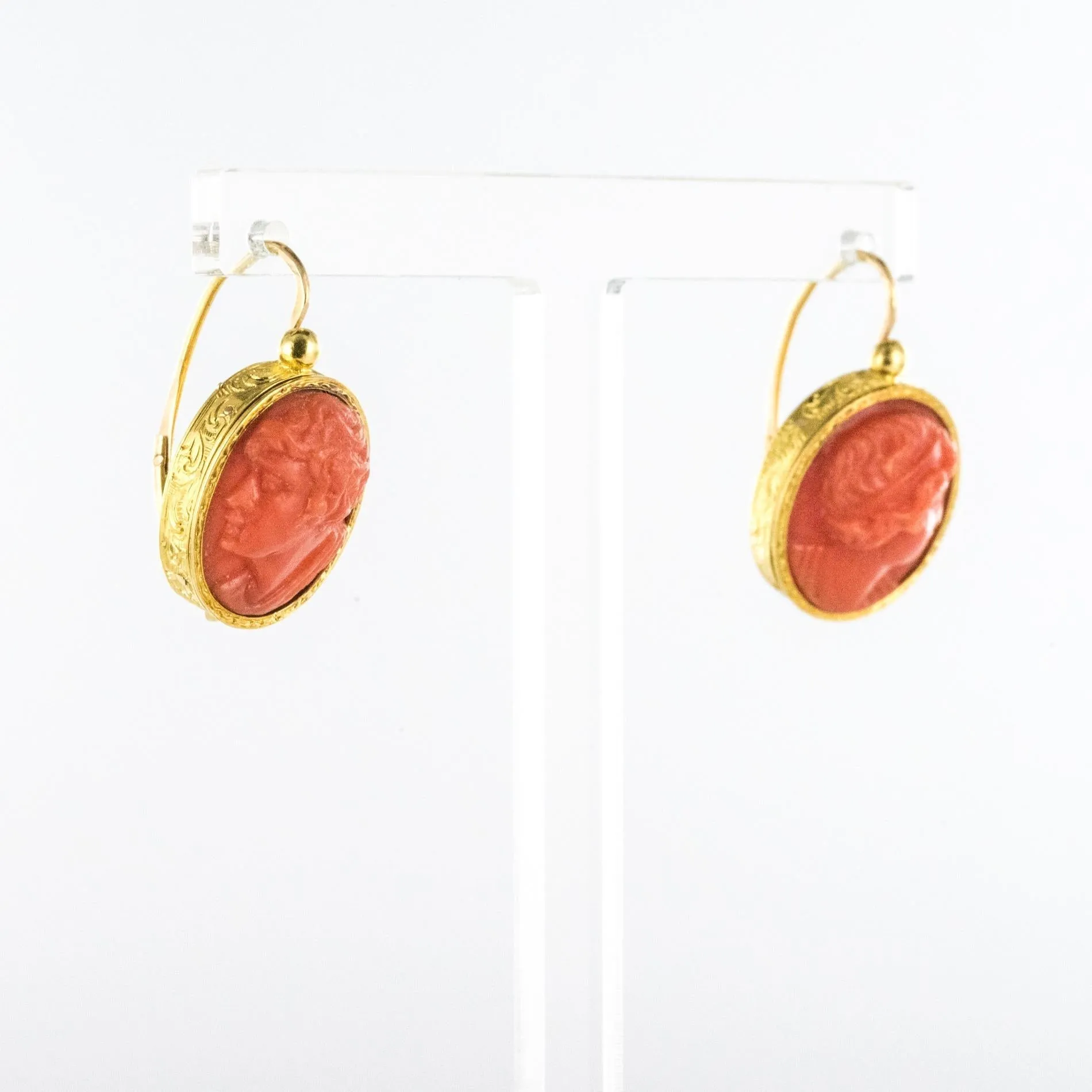 1830s Coral Cameo 18 Karat Yellow Gold Dangle Earrings