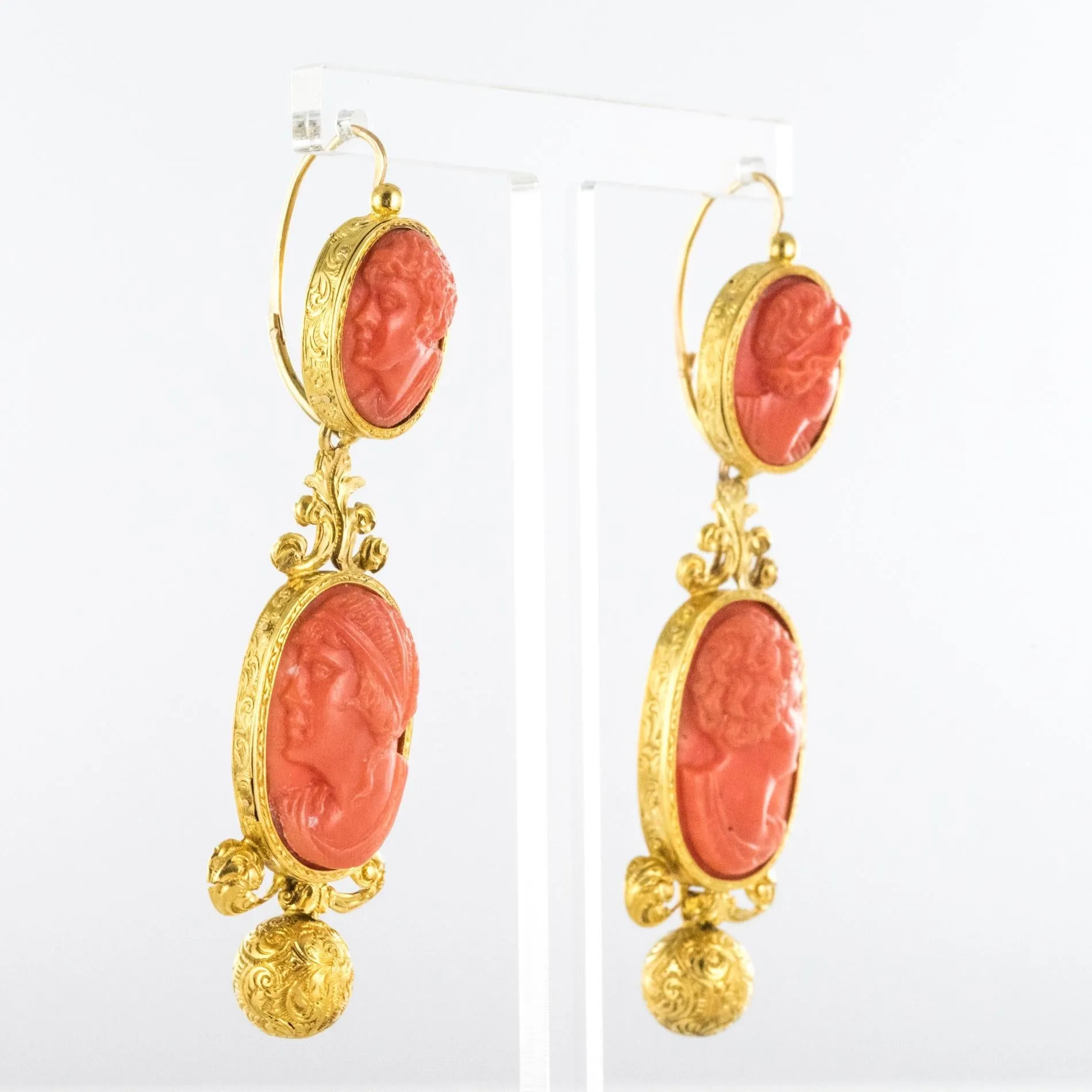 1830s Coral Cameo 18 Karat Yellow Gold Dangle Earrings