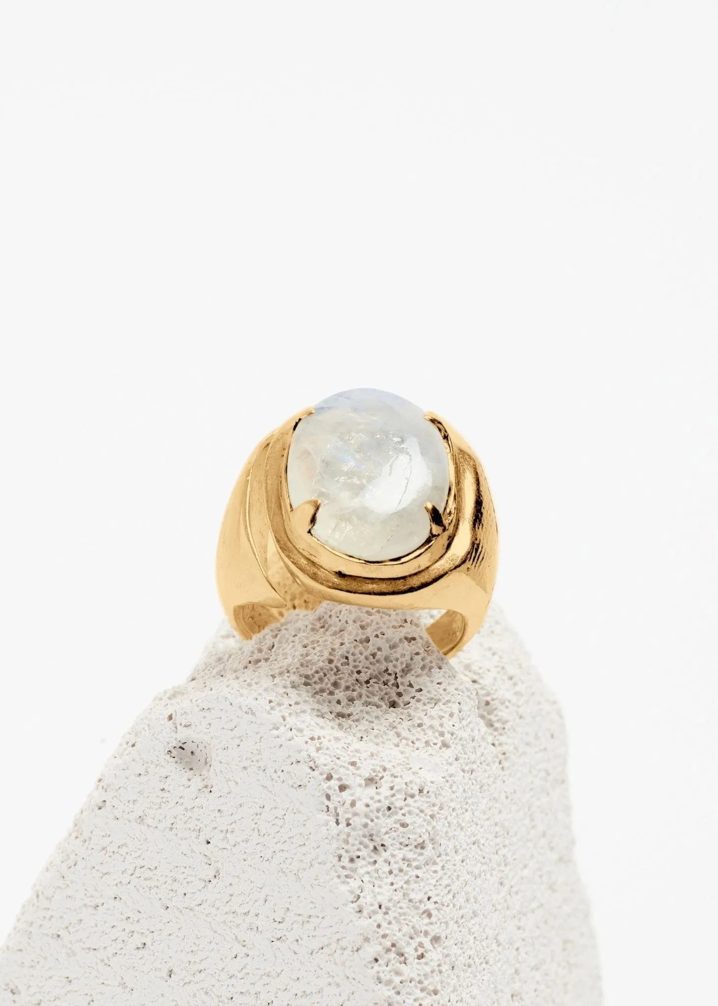 Molded Signet Ring | Moonstone