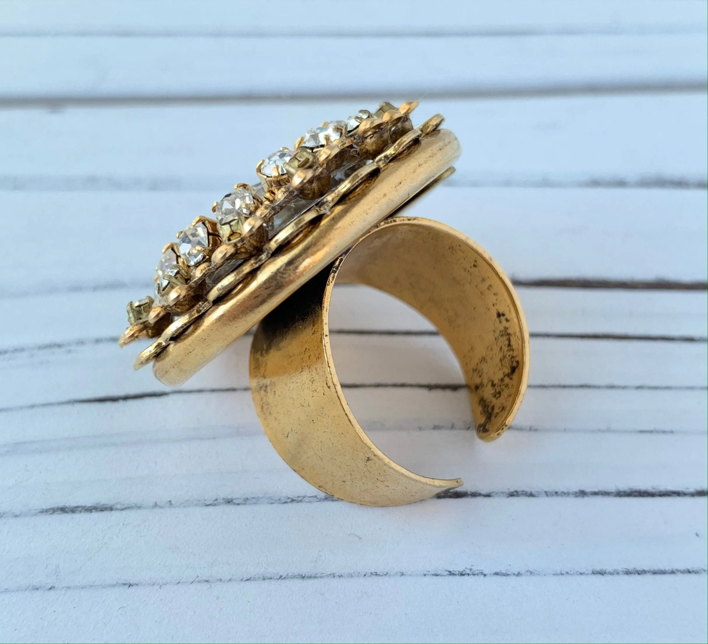 On the Rocks Statement Ring