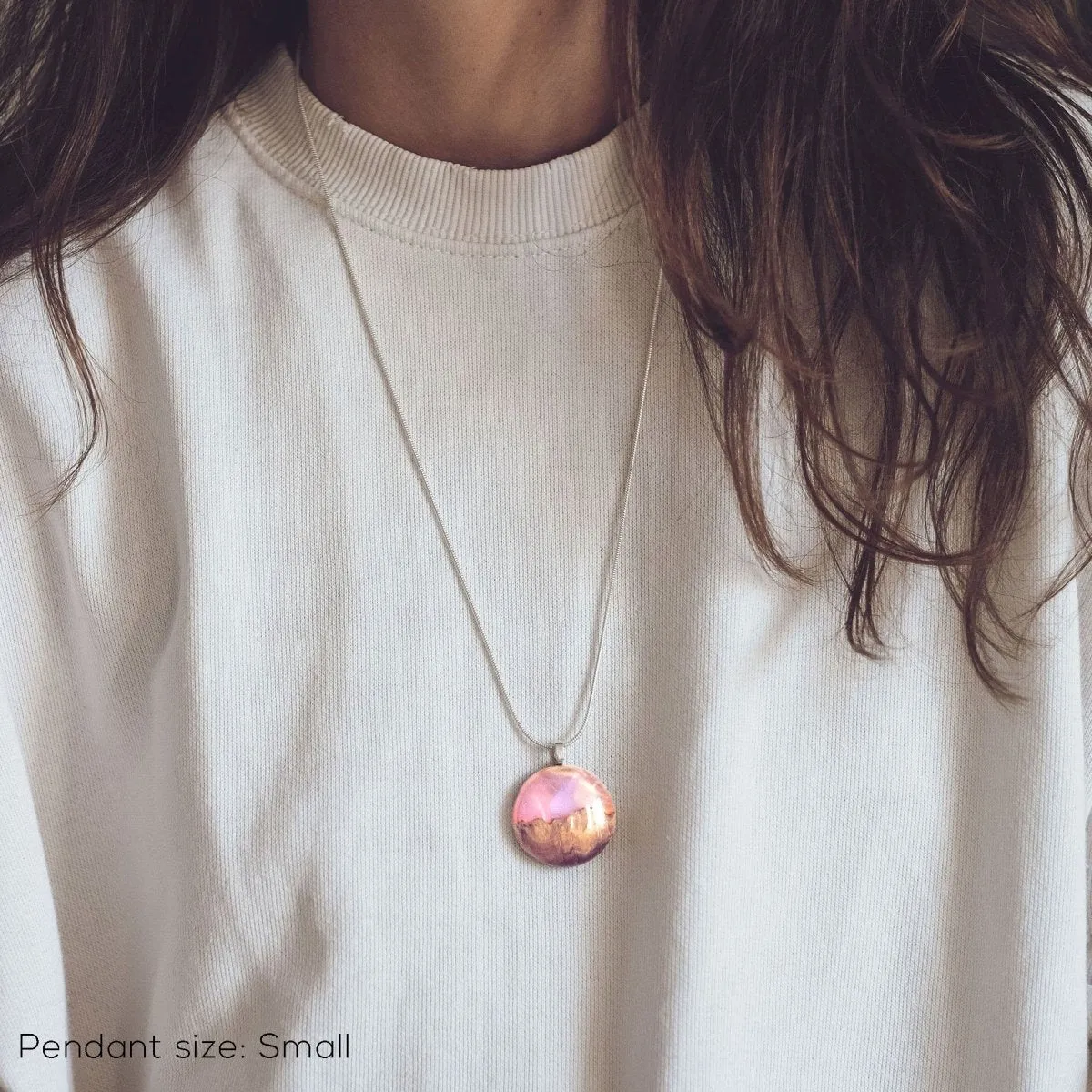 Pink Dream | opal pendant [round]