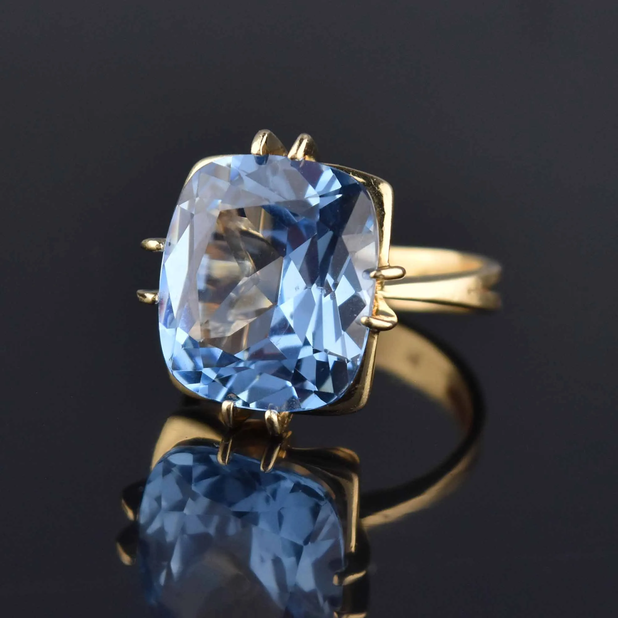 Vintage 14K Gold 15CTW Blue Topaz Cocktail Ring, Sz 8