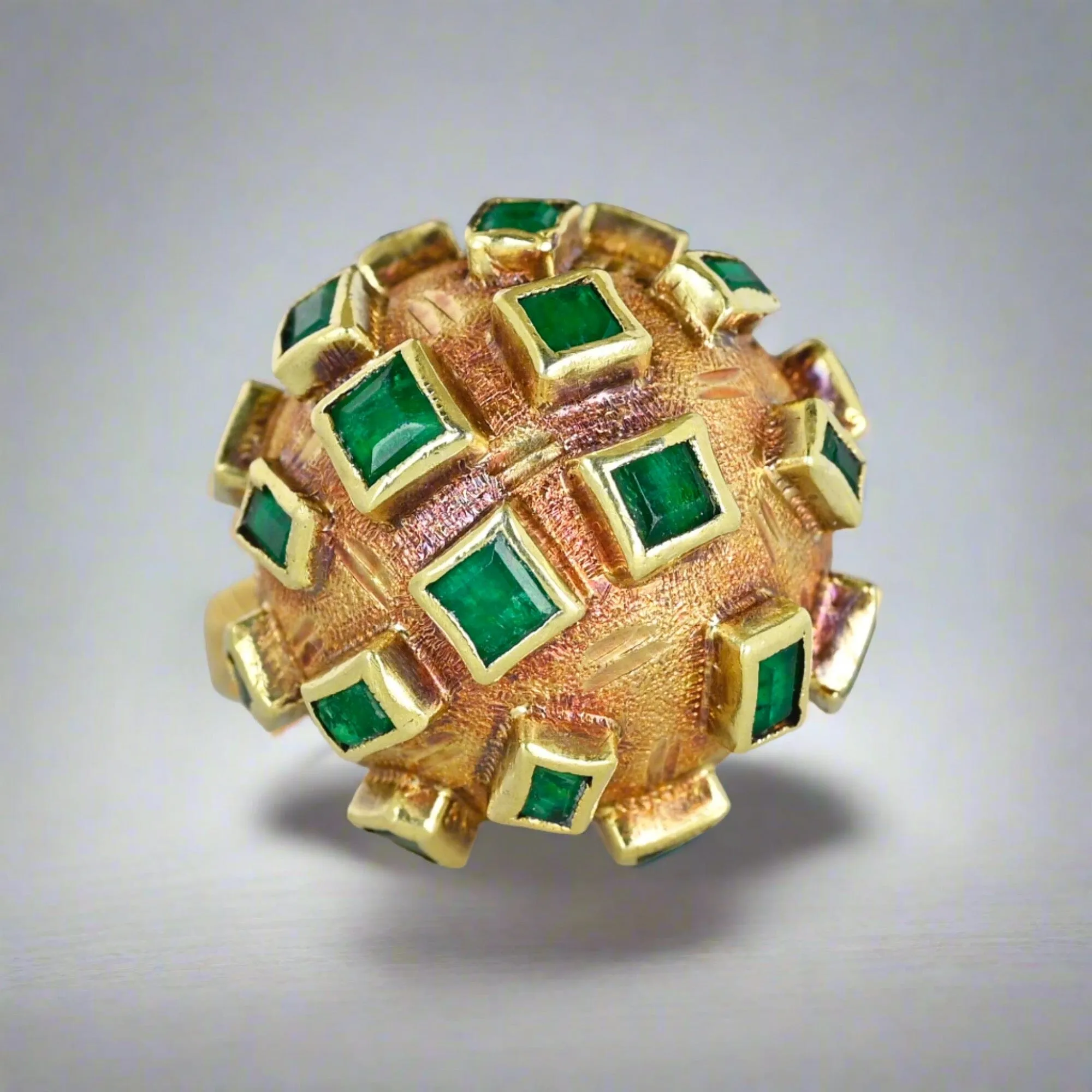 Vintage Mid Century 18K Gold Dome Emerald Sputnik Ring