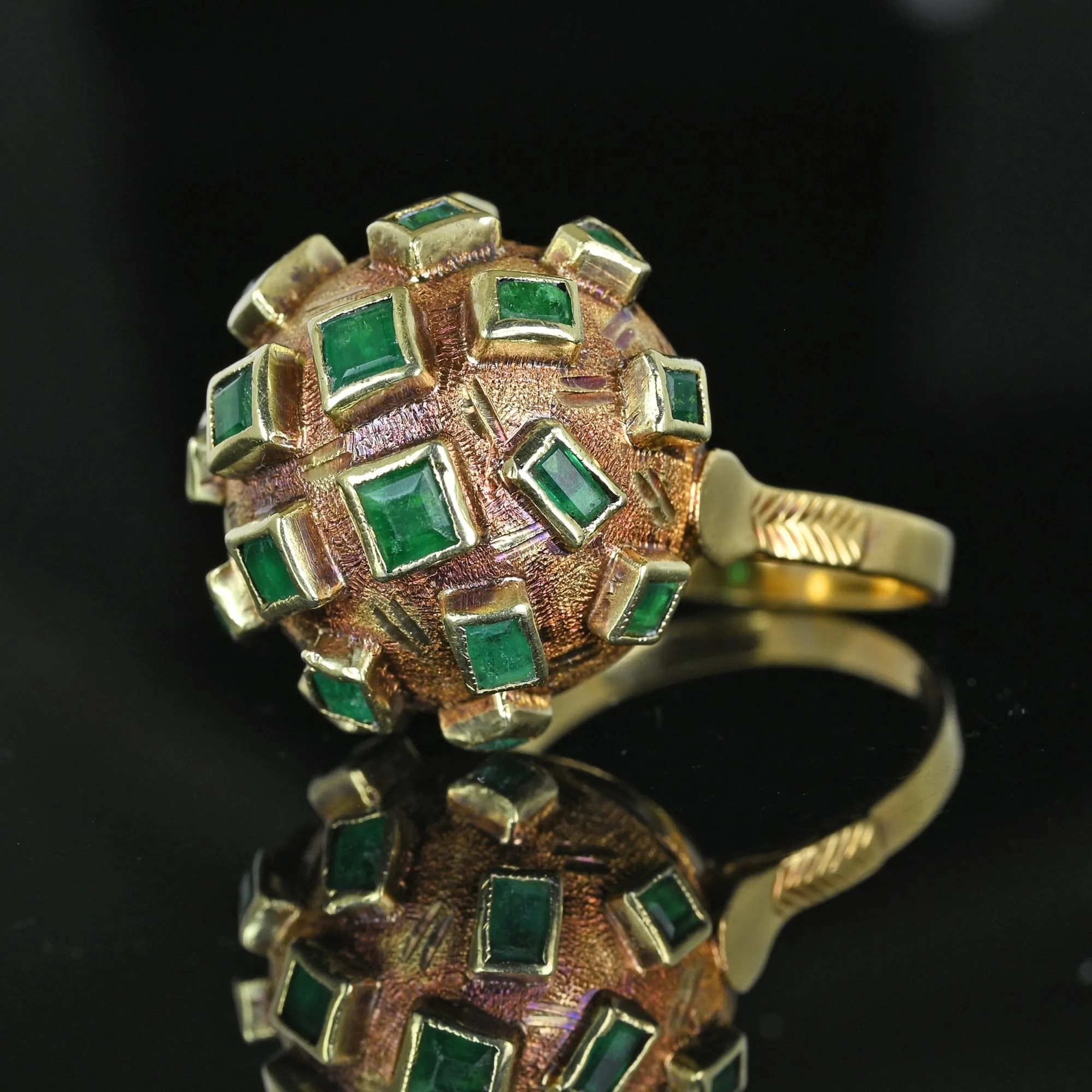 Vintage Mid Century 18K Gold Dome Emerald Sputnik Ring